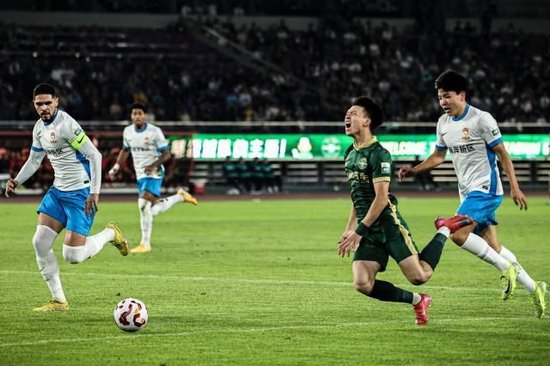 18歲159天，王鈺棟創(chuàng)中超最年輕梅開二度紀(jì)錄，6球領(lǐng)跑本土射手榜