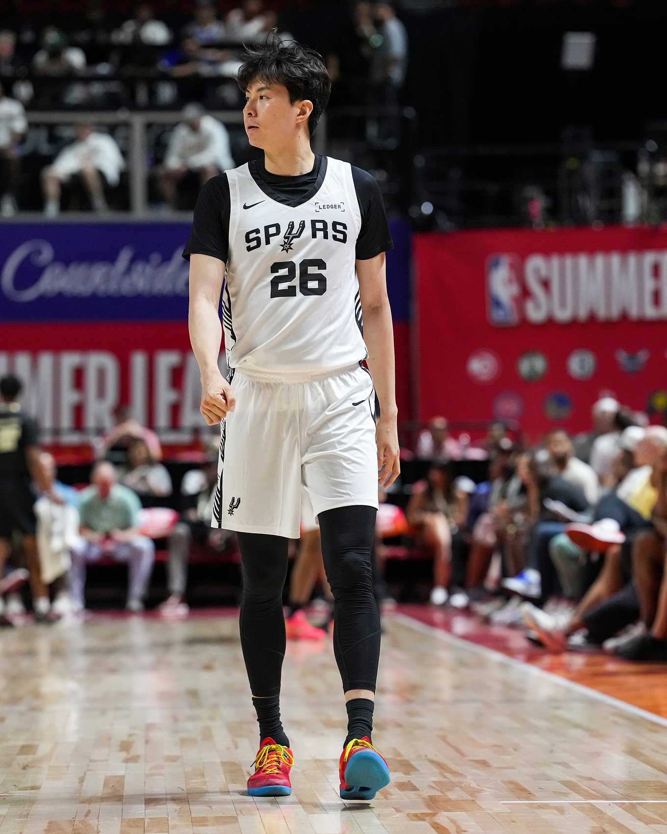 李賢重三分5中3填滿數(shù)據(jù)欄 馬刺夏聯(lián)86-81勝太陽(yáng) 李賢重三分5中3填滿數(shù)據(jù)欄 馬刺夏聯(lián)86-81勝太陽(yáng)