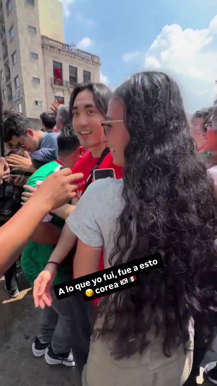 韓國(guó)球迷墨西哥街頭紀(jì)實(shí)：龍舌蘭對(duì)瓶吹，異國(guó)女球迷主動(dòng)接吻
