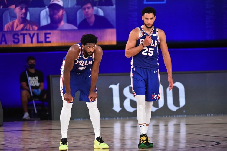 賭城拳影:阿德巴約擊打希羅面部 盤點NBA隊友反目恩怨史 賭城拳影:阿德巴約擊打希羅面部 盤點NBA隊友反目恩怨史