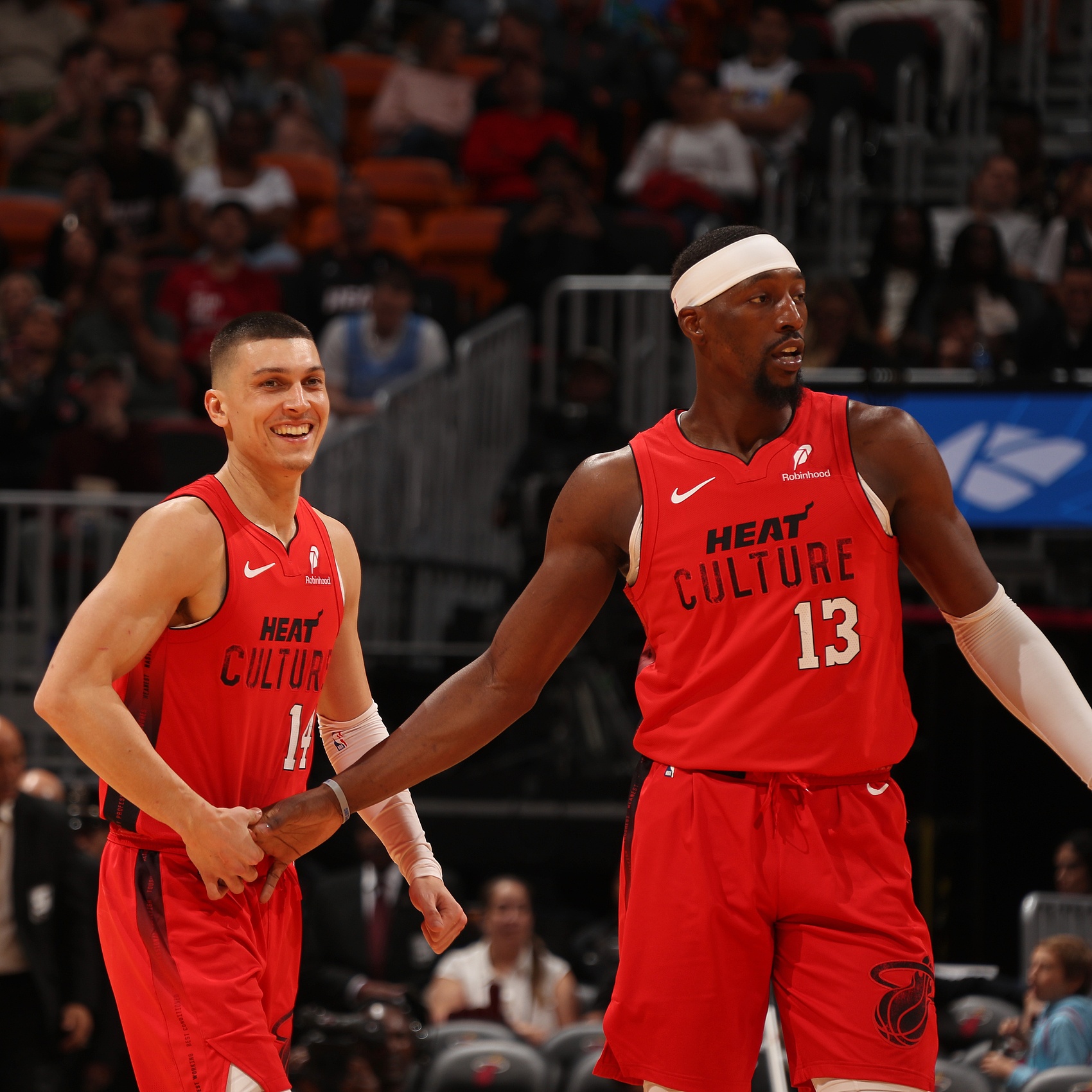 賭城拳影:阿德巴約擊打希羅面部 盤點NBA隊友反目恩怨史 賭城拳影:阿德巴約擊打希羅面部 盤點NBA隊友反目恩怨史