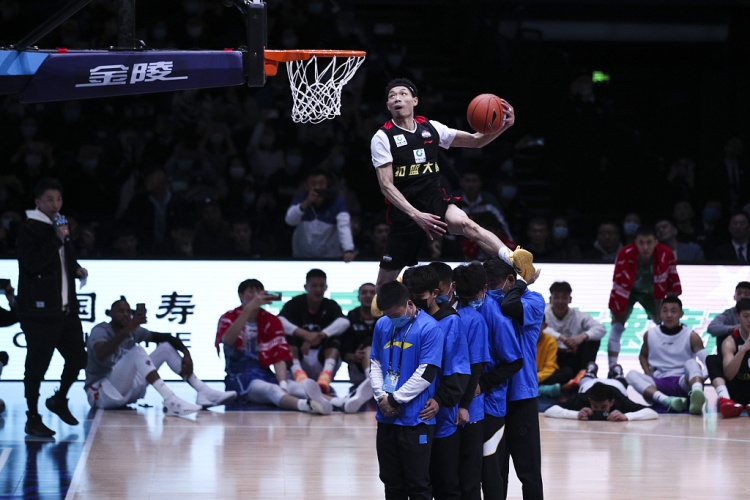 陳登星：?？纯ㄌ乜刍@但偶像是科比 成DUNKMAN首位中國(guó)選手