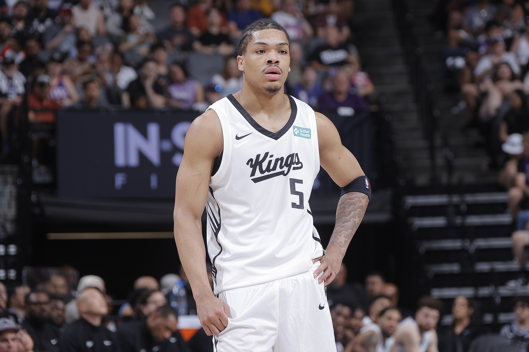 詹姆斯加盟76人躍升第5，雷霆馬刺尼克斯居前三，NBA休賽期實(shí)力榜巨震