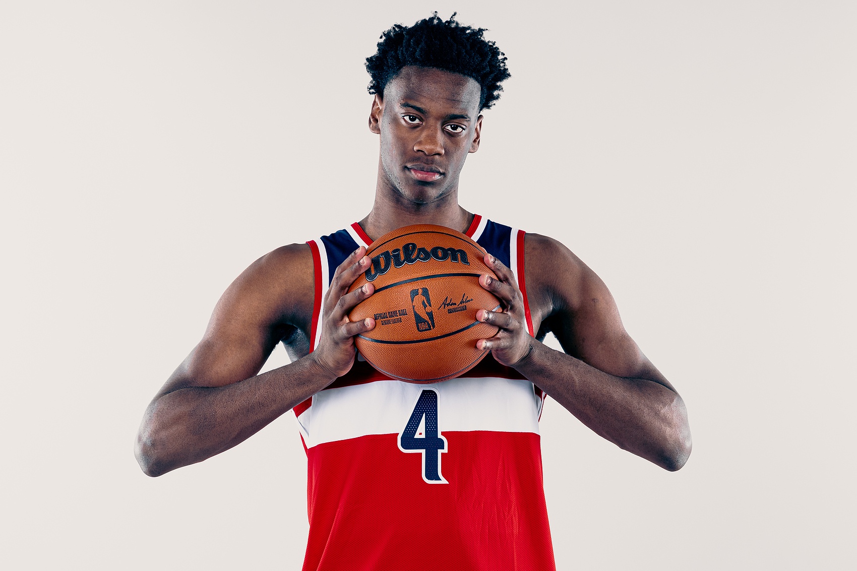 詹姆斯加盟76人躍升第5，雷霆馬刺尼克斯居前三，NBA休賽期實(shí)力榜巨震