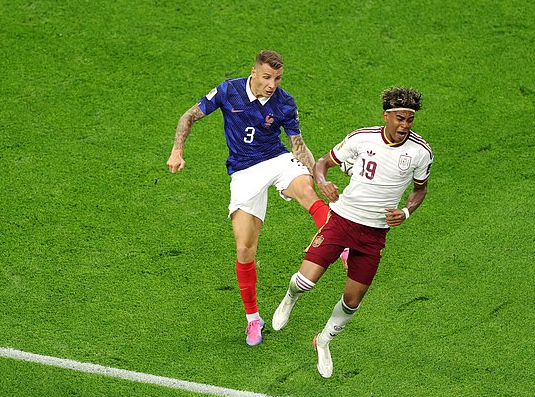 法國輸在怕字上，西班牙2-0三殺進決賽